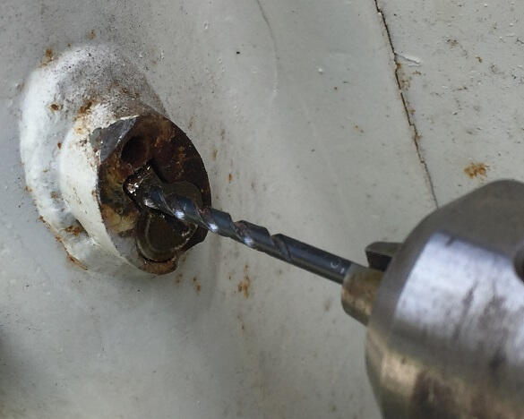 Borra ur styrlås på moped