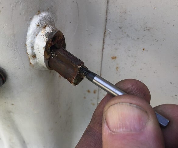 Borra ur styrlås på moped