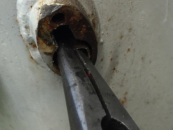 Borra ur styrlås på moped