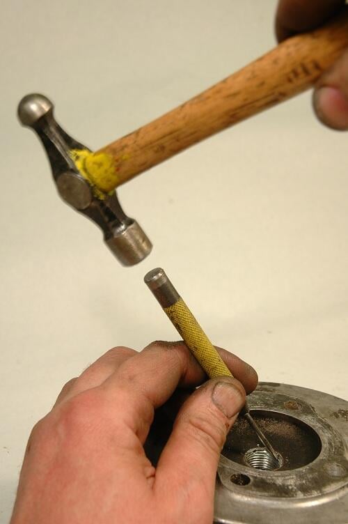 Byt tändstiftsgängan