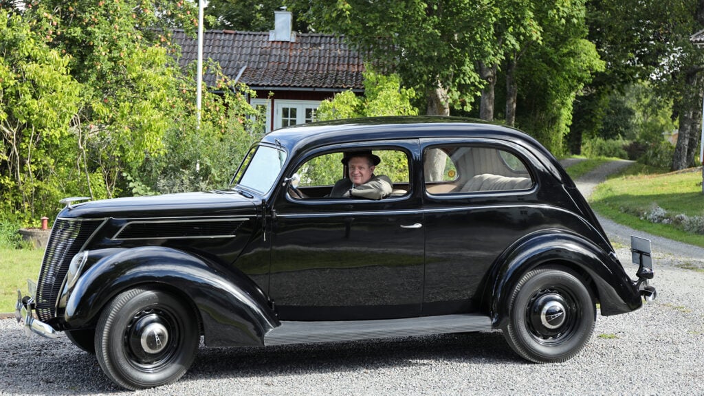 Ford Tudor M74 V8 Sedan 1937