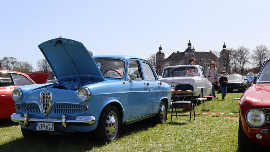 Alfa Romeo Giulietta Berline 1956 framför Skoklosters slott.