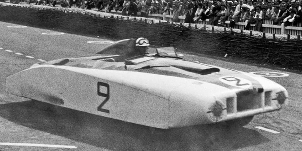 24-cadillac-performance-racing-heritage-global-stage-lemans