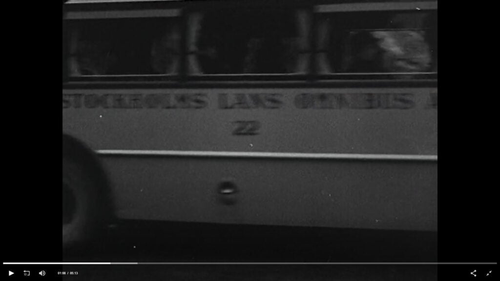 Buss på Stocksundsbron i samband med invigningen 1936.