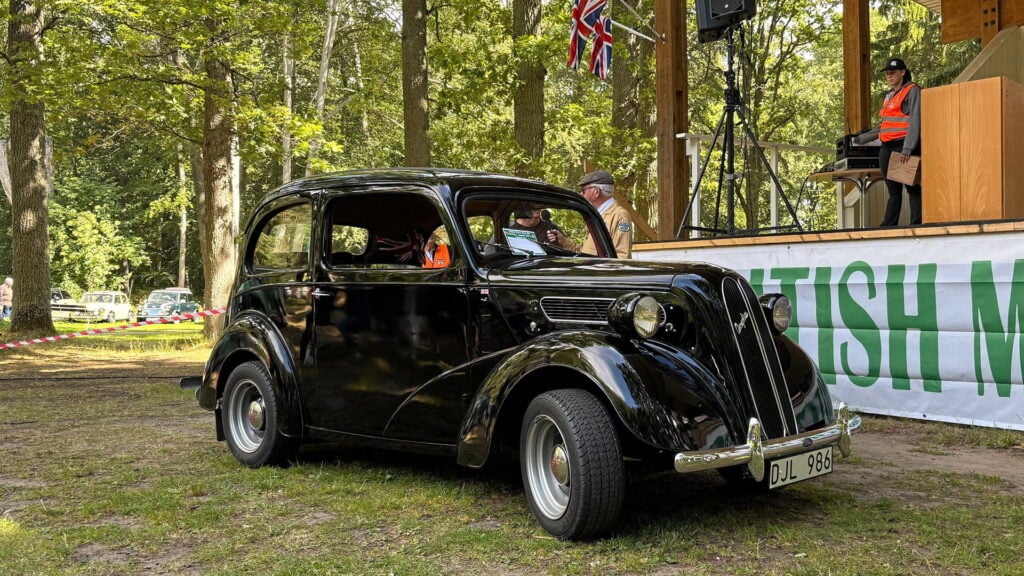 Ford Anglia Tudor från 1950 som hittades som ett skogsvrak för 40 år sedan. Originalfälgarna finns kvar i garaget ;-) Foto: Anders Nordner