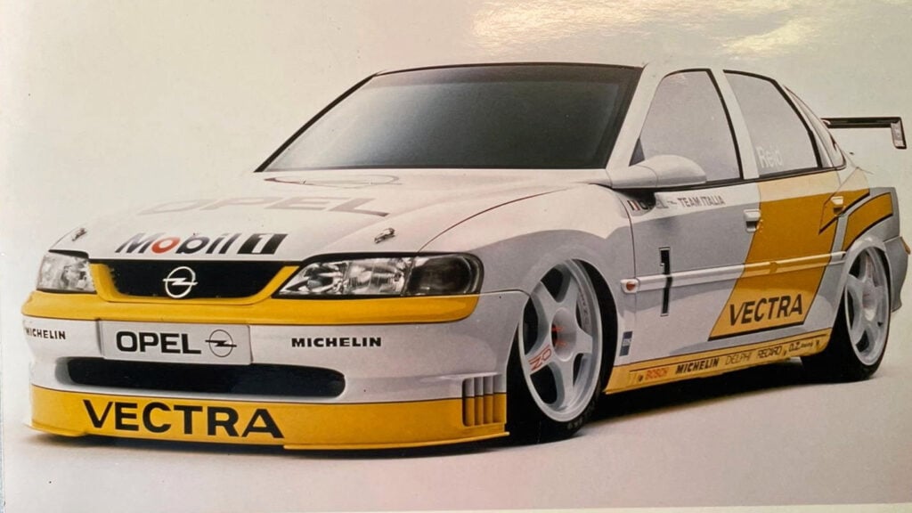 Racingklädd Opel Vectra.