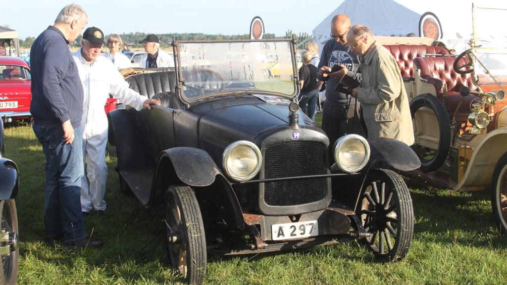Hupmobile på väg att återställas. I år kommer barnen att få möjlighet att åka med i en T-Ford. Foto: Robert Gustavsson