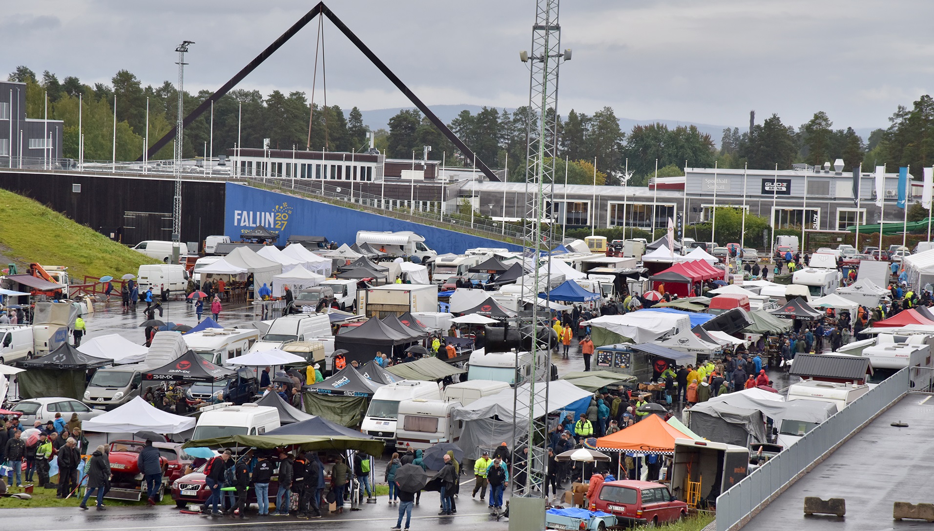 Tappra säljare och besökare i Falun Classic Motor
