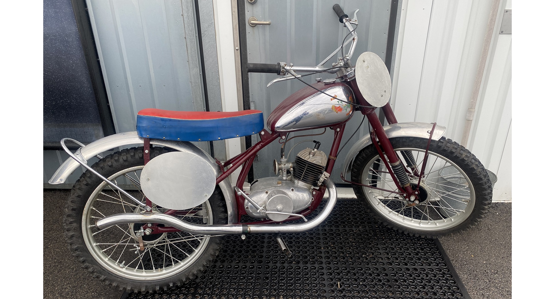 Raka (?) rör på Monarkmuseet i Falkenberg - Classic Motor
